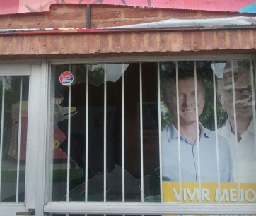 Conurbano caliente: grosero ataque vandálico contra local macrista de la ciudad de Lanús