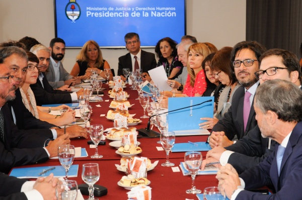 El massismo mete presión y le pide al Gobierno que trate su Código Penal