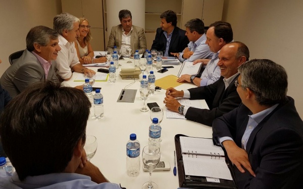 Gigante con alcaldes massistas para hablar de cómo ejecutarán el Fondo de Infraestructura