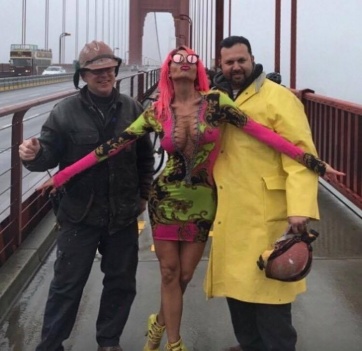 El extravagante cambio de look de Xipolitakis: pelo rosa chicle