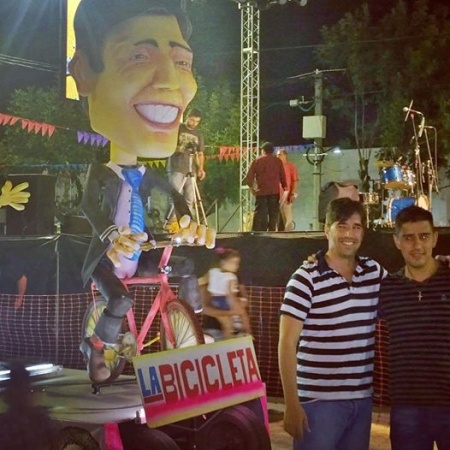 Corsos y política: el intendente tiene su carroza y está más que contento