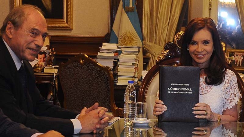 Otra vez sopa: desde el FR apuntan contra Zaffaroni por el Código Penal