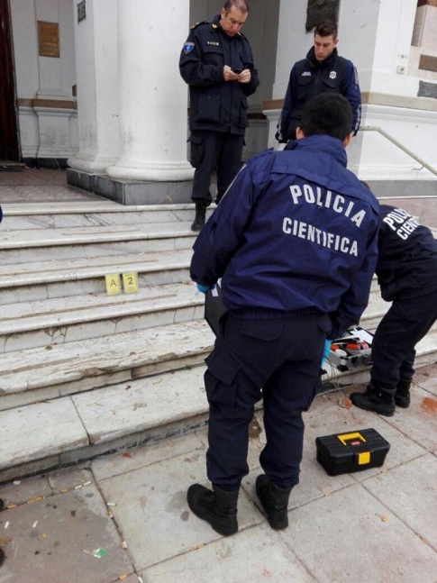 Toma, destrozos y detenidos en la Municipalidad de Azul