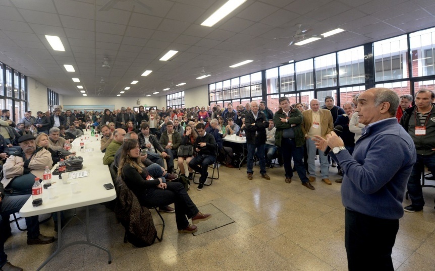 El radicalismo apura los tiempos y define las cabezas de la campaña provincial