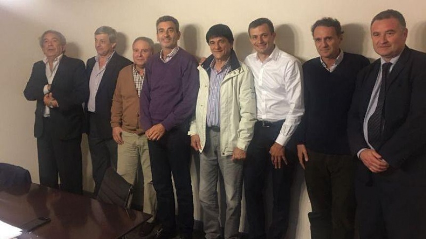 Antes de firmar como candidato Randazzo perdió dos intendentes