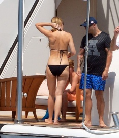 Las fotos de Gwyneth Paltrow en bikini por la costa de St Tropez