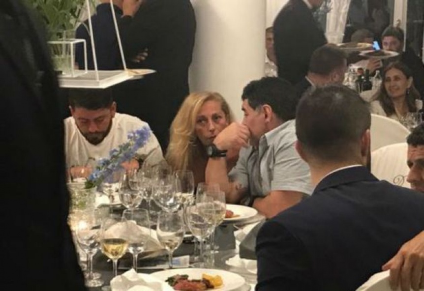 Maradona cenó con Cristiana Sinagra en Nápoles