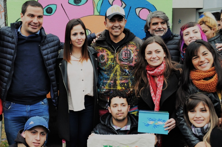 Candidatos de unidad ciudadana pintaron mural con refugiados sirios