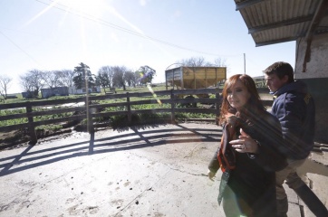 CFK aprovecha el descontento del campo en el interior bonaerense y se muestra con tamberos