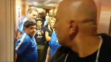 Reconciliación confirmada: Maradona y Oliva a los besos en Holanda