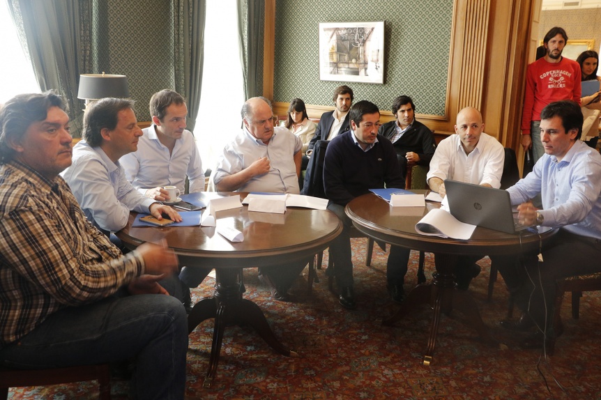 Intendentes de todos los partidos se reunieron con el oficialismo para debatir políticas habitacionales