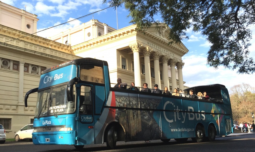 La Plata le agrega ruedas al turismo, uno de sus grandes déficits