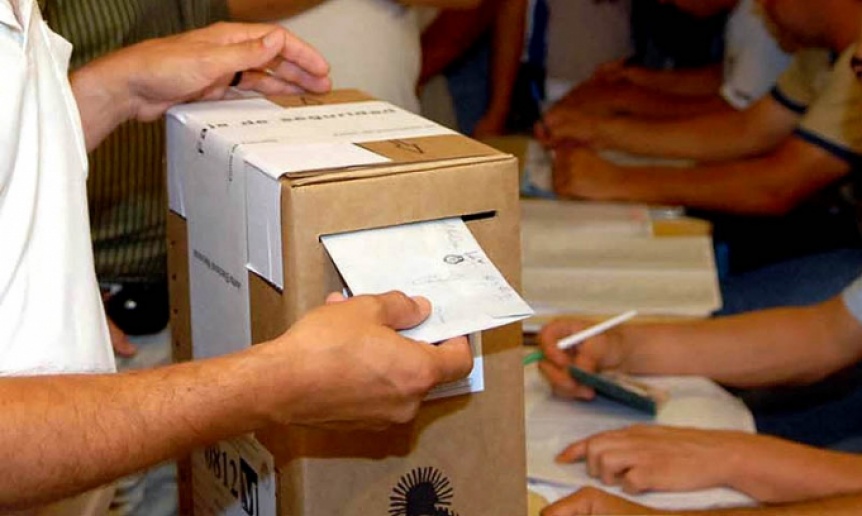 Cambiemos y Unidad Ciudadana se dan ganadores y se espera una larga noche voto a voto