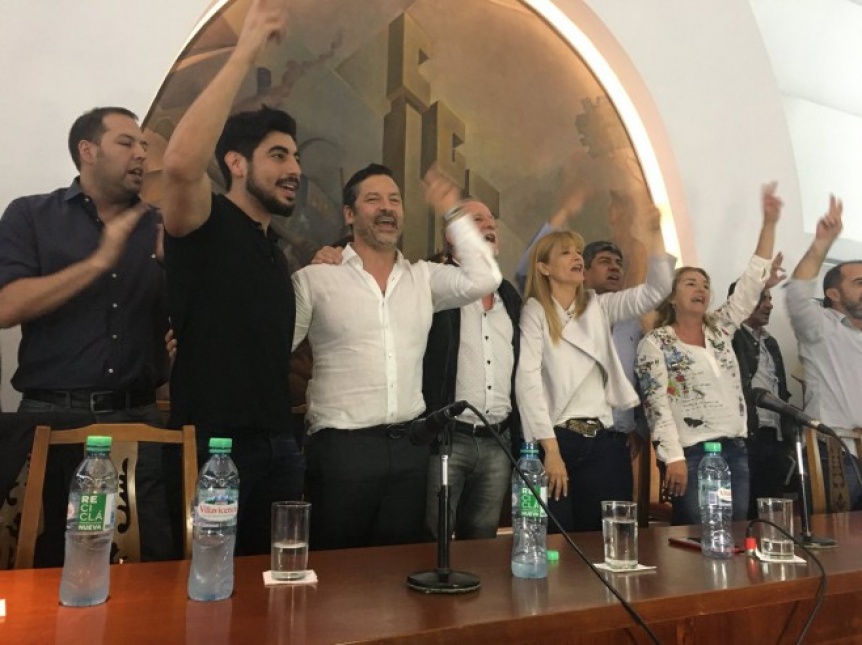 En la CGT, intendentes y gremialistas peronistas comenzaron el operativo