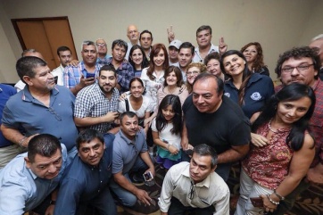 En un mensaje al PJ bonaerense, las mujeres peronistas se mostraron con Cristina