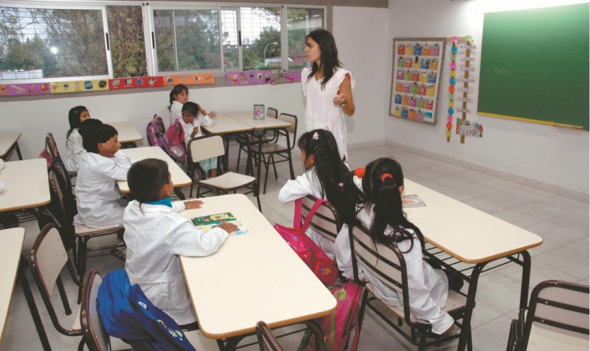 El 28 de febrero cesarán en sus cargos los docentes que no tengan título
