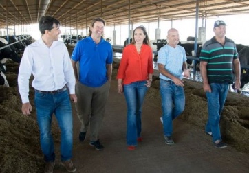 Vidal visita obras en dos distritos aliados de la Cuarta Sección electoral