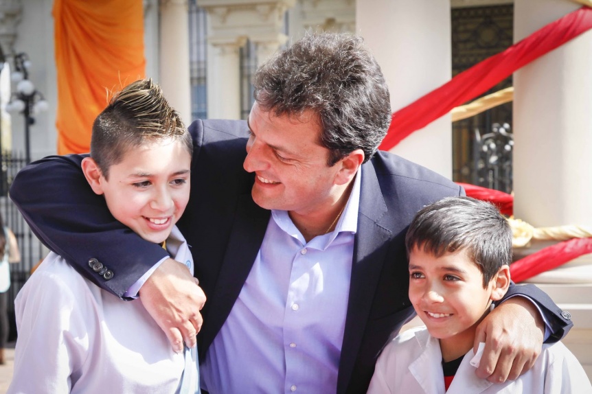 El massismo se calza el guardapolvo blanco y fustiga a Vidal por el trato a los maestros