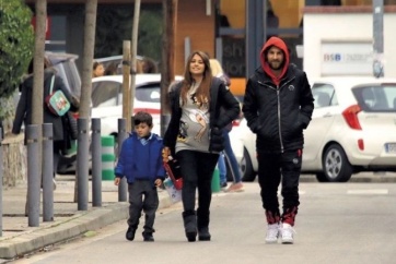 Messi y Antonela van a buscar caminando a su hijo mayor al colegio
