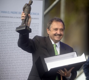 Con Duhalde, Vidal, Frigerio y Marcos Peña, el oficialismo inauguró el monumento a Alfonsín