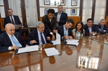 Mientras evita confrontar, Mosca sumó foto con Juan Manuel Urtubey