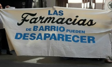 Farmacity: adentro deciden los legisladores, afuera protestan los farmacéuticos