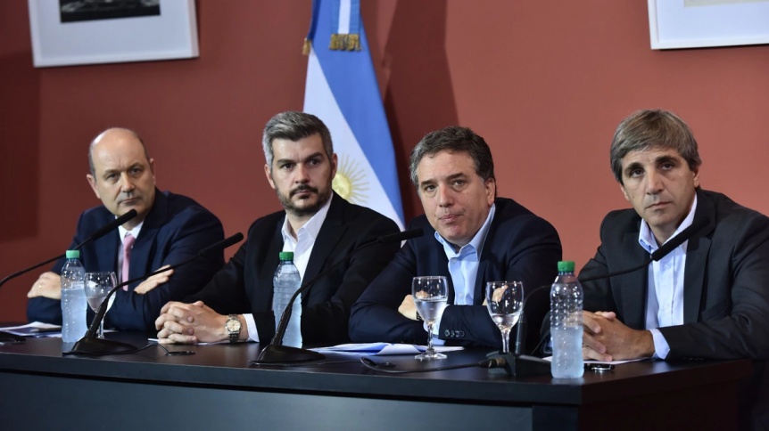 En medio de la crisis, casi el 70 por ciento no confía en el equipo económico de Macri