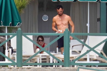 Ex de Jennifer Aniston a los mimos con otra famosa actriz