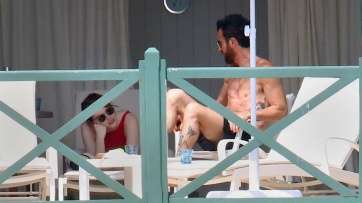 Ex de Jennifer Aniston a los mimos con otra famosa actriz