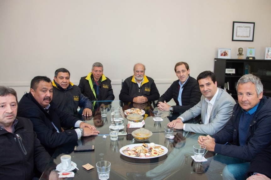 Cumbre definitoria para desactivar la llegada de Uber a la Provincia