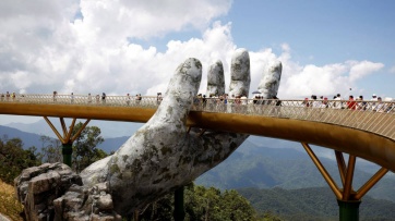 Golden Bridge, un puente “sostenido” por manos gigantes en Vietnam