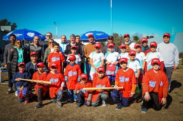 Ariel Sujarchuk participó de la apertura de la escuela municipal de béisbol