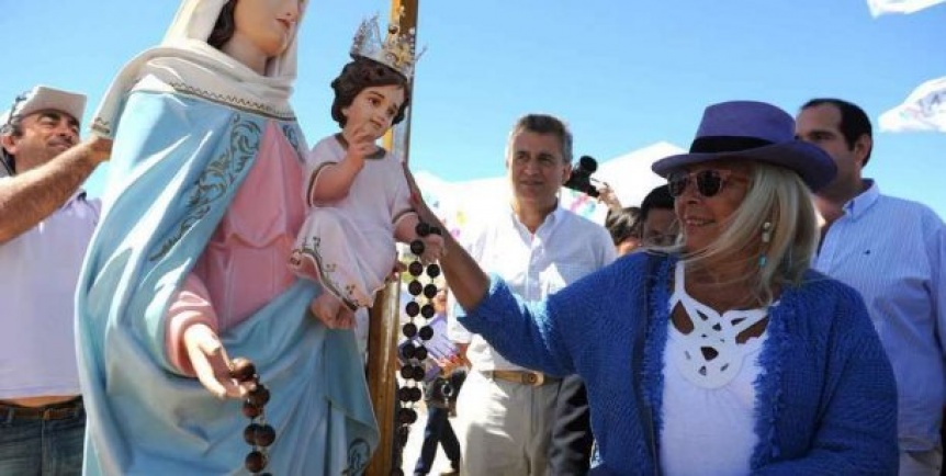 Entre la política y el misticismo, Carrió defendió al Gobierno