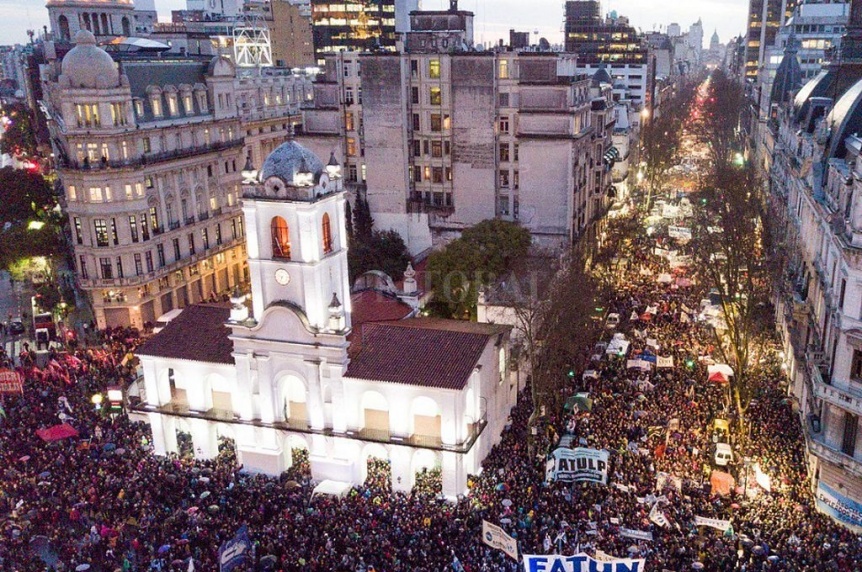 Ante la megadevaluación, el peronismo levanta la guardia: encuentro partidario y banderazo nacional