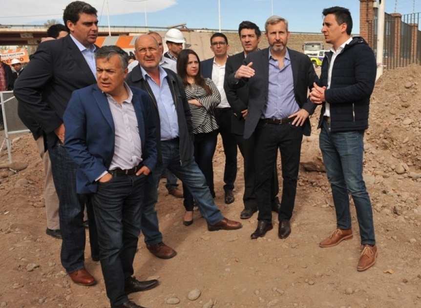 En misión de sumar apoyos, Nación busca despejar dudas y garantiza fondos “para obras en marcha”