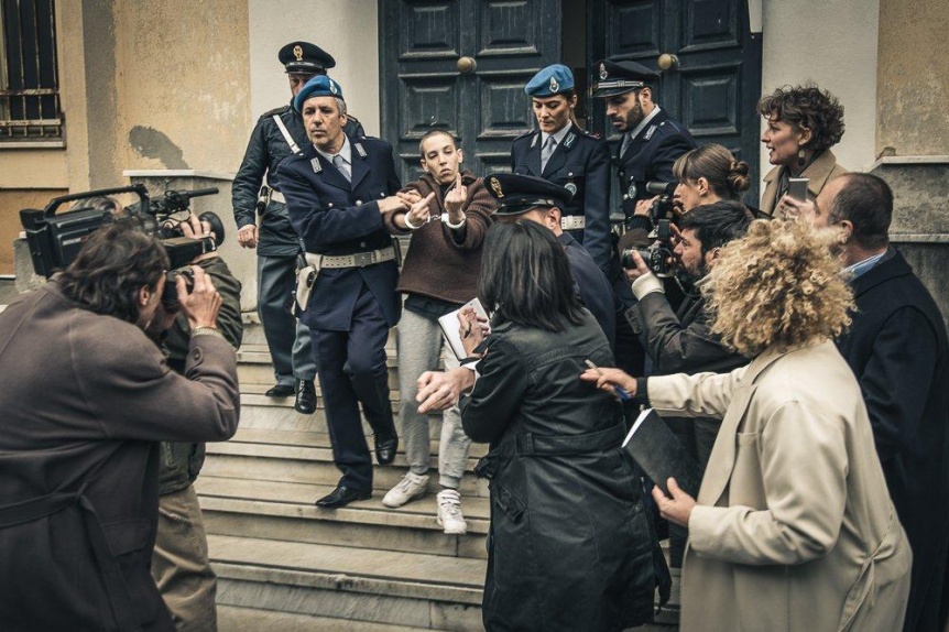 Escrache a una película de Macri: Scioli saltó a criticar la violencia