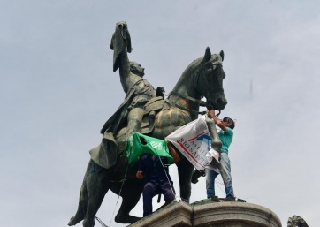 Masiva marcha de estatales, docentes, médicos y judiciales a Gobernación: duras críticas a Vidal