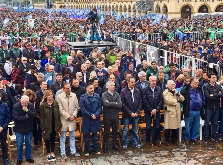 Intendentes se movilizaron hasta Luján y se mostraron con el Frente Sindical de Moyano