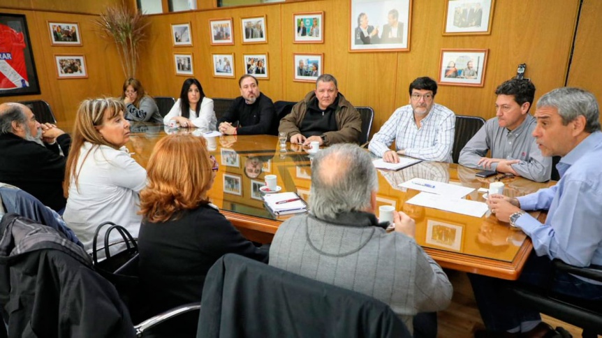 Intendente K reabre paritarias y acordó el récord de aumento del país