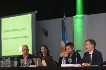 Frente a jefes comunales, Lacunza respaldó el Consenso Fiscal firmado con la Nación