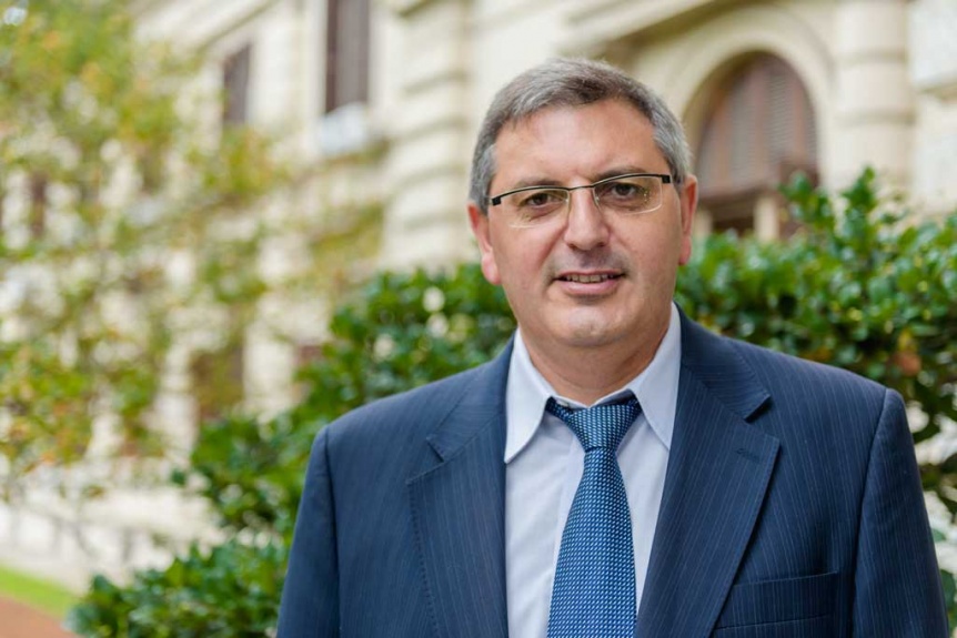 En modo ametralladora: diputado K disparó ráfaga de tuits contra el Presupuesto de Vidal