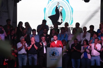 Máximo volvió a la Provincia y pidió construir el