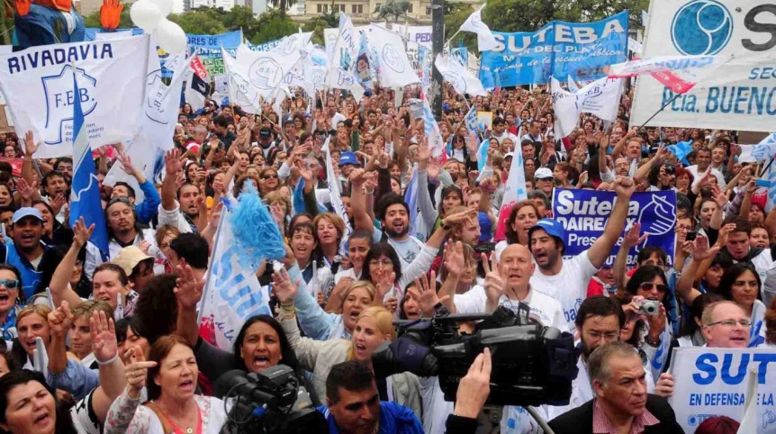 La Justicia voltea el premio por presentismo que Vidal paga a los docentes bonaerenses