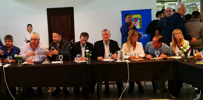Condena a Gustavo Menéndez: más apoyo del peronismo, más acusaciones contra Vidal