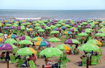 Más de cien mil personas ya disfrutaron de la playas urbanas de la Provincia