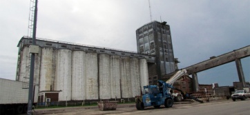 Sin tapujos y contra la Justicia Federal, Merlini direcciona la licitación de la Terminal Multipropósito hacia Murchison
