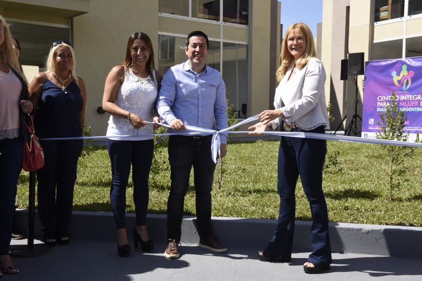 El intendente de Malvinas Argentinas inauguró Centro Integral para la Mujer