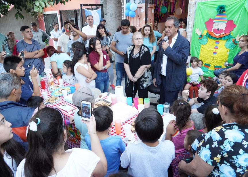 En modo candidato, Scioli comienza a caminar el Conurbano para desnudar la crisis
