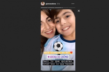 Gianinna Maradona y Benjamín, su hijo, alentaron al Kun Agüero